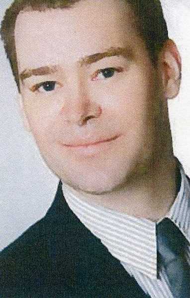 Wer kann Hinweise zum Aufenthaltsort oder der Person geben? Hinweise an die Kripo K11 in Wiesbaden Wer kann Hinweise zum Aufenthaltsort oder der Person geben? Hinweise an die Kripo K11 in Wiesbaden