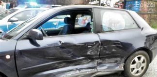 Der Audi A3 wurde von dem Mercedes auf der Fahrerseite gerammt und dabei stark beschädigt. Der Fahrer kam mit leichten Verletzungen davon.