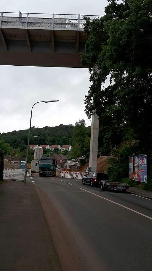 Die Baustelle unter der Waschmühltalbrücke (Foto: Metropolnews)