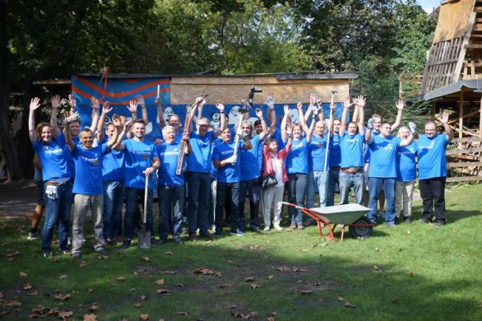 Rund 25 Mitarbeiterinnen und Mitarbeiter der EvoBus GmbH Mannheim arbeiteten am Freiwilligentag für den guten Zweck. (Foto: Daimler AG)