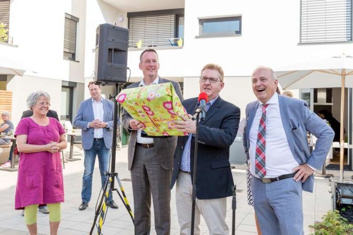 OB Michael Ebling und die Wohnbau-Geschäftsführer Thomas Will und Franz Ringhoffer weihten das Wohnprojekt ein (Foto: Einweihung (Foto: Wohnbau Mainz / T. Wegner)