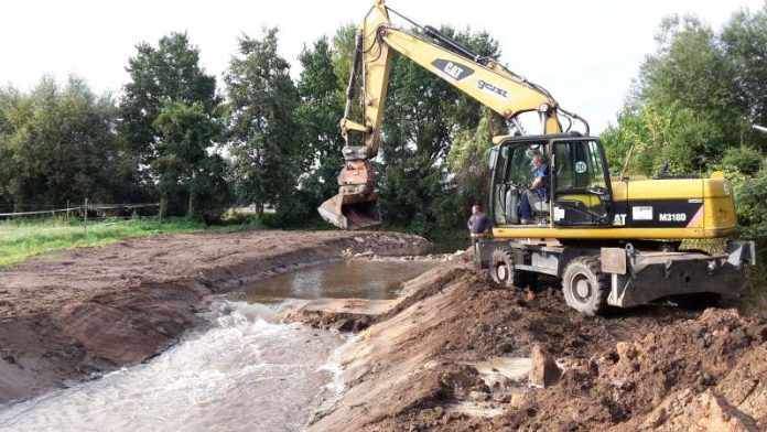 Beseitiung des Absperrdamms (Foto: Stadtverwaltung Neustadt)