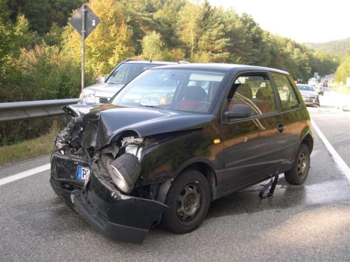 Bei dem Verkehrsunfall wurden vier Menschen verletzt (Foto: Polizei)