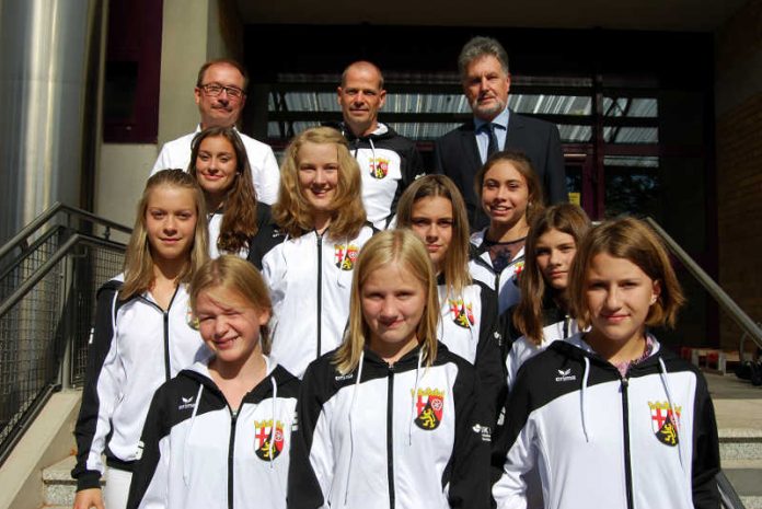 Mächenmannschaft Schwimmen des Hohenstaufen-Gymnasiums