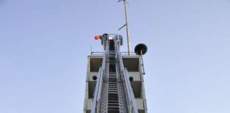 Feuerwehrleute, die selbstständig sind, erhalten für Einsätze künftig eine höhere Pauschale als Entschädigung. Auf dem Foto zu sehen ist die Drehleiter der Feuerwehr Neustadt (Foto: Stadtverwaltung Neustadt an der Weinstraße)