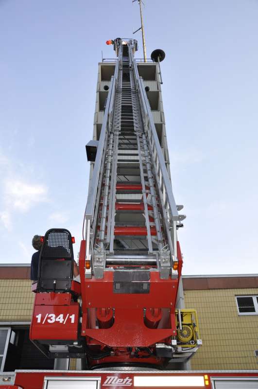 Feuerwehrleute, die selbstständig sind, erhalten für Einsätze künftig eine höhere Pauschale als Entschädigung. Feuerwehrleute, die selbstständig sind, erhalten für Einsätze künftig eine höhere Pauschale als Entschädigung. Auf dem Foto zu sehen ist die Drehleiter der Feuerwehr Neustadt (Foto: Stadtverwaltung Neustadt an der Weinstraße)
