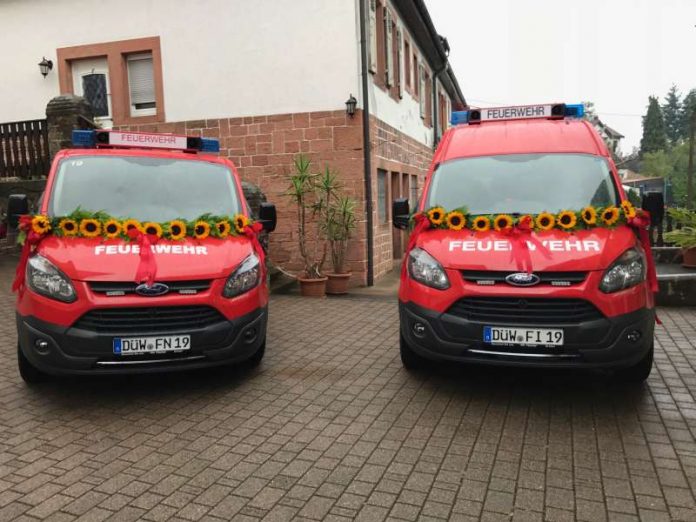 Die beiden neuen Feuerwehrfahrzeuge (Foto: Presseteam der Feuerwehr VG Lambrecht)