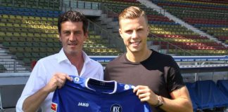 KSC-Sportdirektor Jens Todt und Neuzugang Florian Kamberi (Foto: KSC)