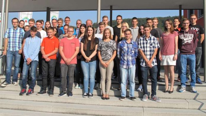 Neue Auszubildenden LRA 23 Auszubildende im Landratsamt Neckar-Odenwald-Kreis (Foto: Landratsamt)