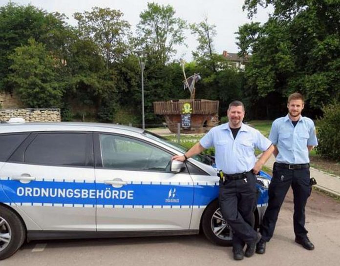 Heiko Schied (li.) und Tobias Sauter heißen die beiden neuen Ordnungshüter. (Foto: Stadtverwaltung Neustadt an der Weinstraße)