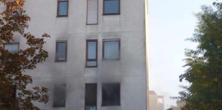 Aus den Fenstern trat Rauch aus (Foto: Feuerwehr Mainz)