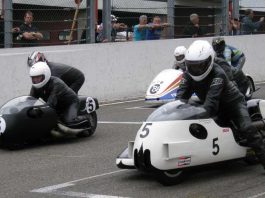 Rolf Steinhausen (rechts) wurde 1976 vor 40 Jahren Seitenwagen-Weltmeister vor Werner Schwärzel (links) (Foto: Michael Sonnick)