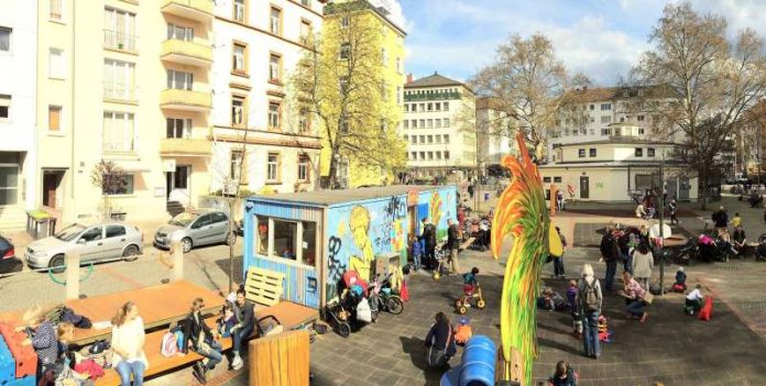 Spiele-Container für Kinder auf dem Aktiv-Spielplatz am Merianplatz (Foto: Christian Schwarz)