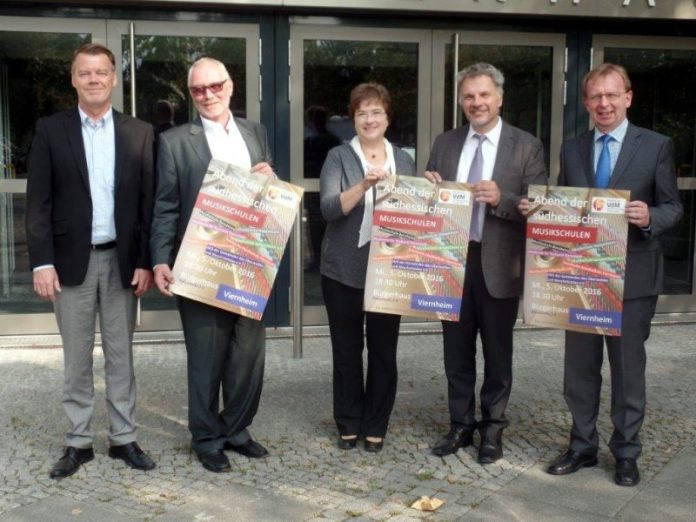 Die Verantwortlichen laden zum Abend der südhessischen Musikschulen ein Die Verantwortlichen laden zum Abend der südhessischen Musikschulen ein (Foto: Stadtverwaltung Viernheim)