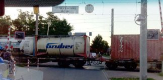 Klar zu erkennen: die Bahnschranken sind offen. (Foto: Fritz Poh)