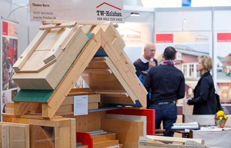 Massiv- und Fertighausanbieter sowie Holzhausbauer präsentieren sich auf der offerta in Halle 2. (Foto: KMK / ONUK Fotografie)