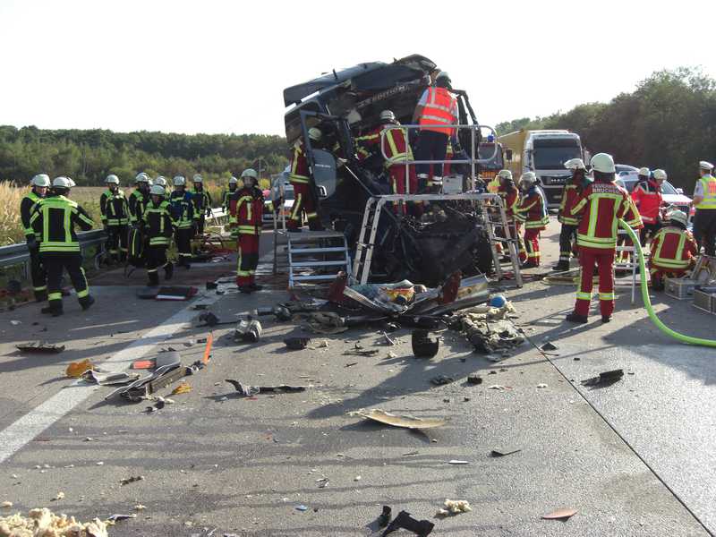LKW Unfall mit drei beteiligten LKW