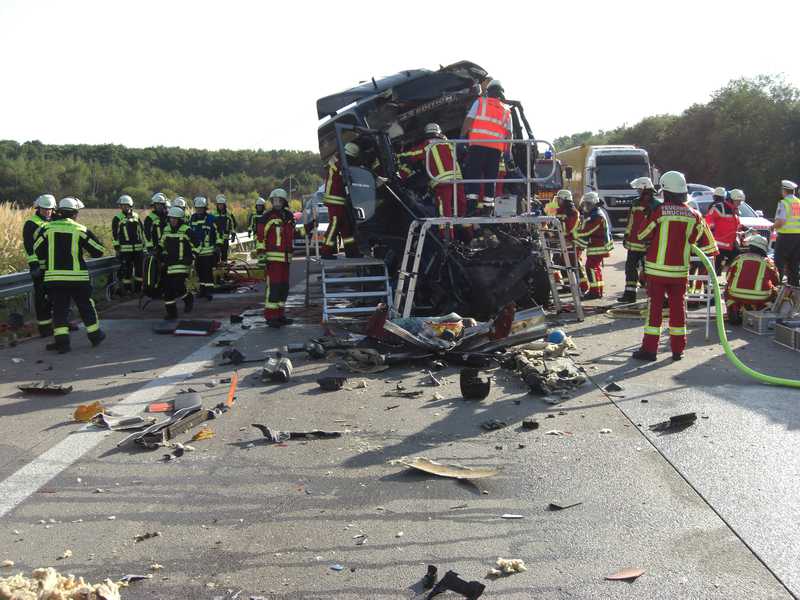 LKW Unfall mit drei beteiligten LKW