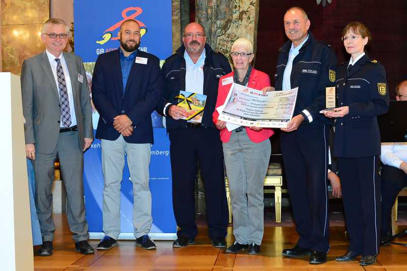 Ministerialdirektor Julian Würtenberger vom Ministerium für Inneres, Digitalisierung und Migration, Tobias Müller (Vorsitzender Baden-Württembergische Sportjugend), Polizeioberkommissar Thomas Jäck, Renate Schnelle von der Lebenshilfe Weinheim, Polizeikommissar Klaus Holfelder und Polizeivizepräsidentin Caren Denner. (v.l.n.r.)