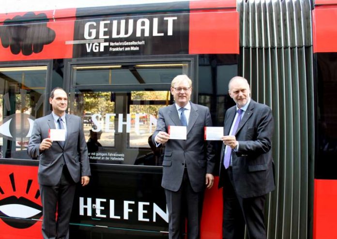 gewaltStadtrat Frank (M) mit Klaus Dieter Strittmatter (l) und Thomas Wissgott (r) gewaltStadtrat Frank (M) mit Klaus Dieter Strittmatter (l) und Thomas Wissgott (r) (Foto: Stadt Frankfurt am Main)