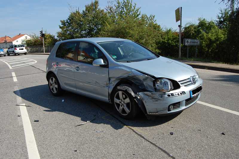 Eines der beschädigten Fahrzeuge