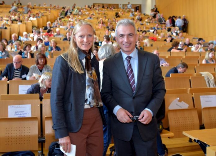 OB Feldmann und Birgitta Wolff beim pädagogischen Kongress an der Goethe-Universität (Foto: Bernd Kammerer)