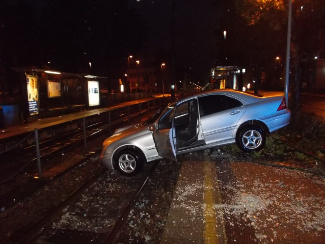 Die Fahrerin hatte Glück bei diesem Unfall