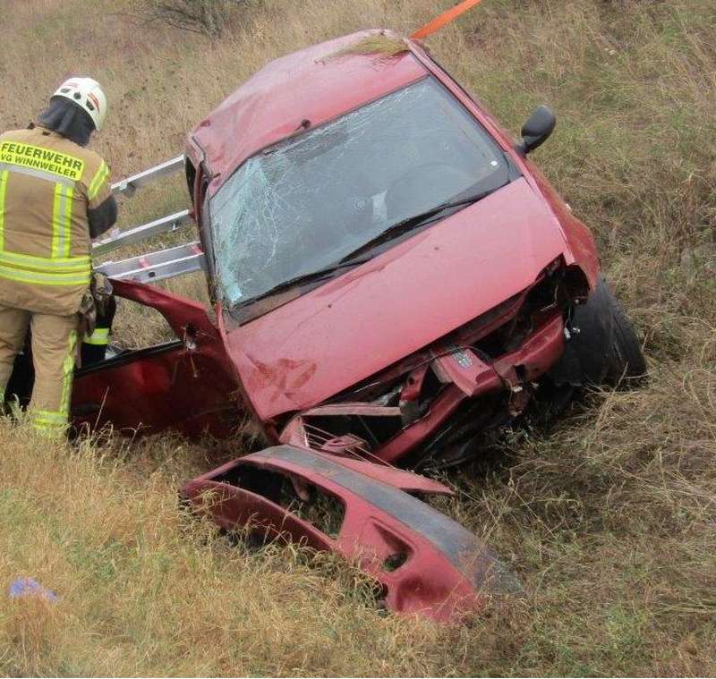 Schwerer Verkehrsunfall BAB 63 (Foto: Polizei)