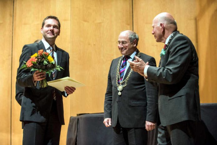 Dr. Dr. Hauke Horn bei der Preisverleihung mit Prof. Dr. Klaus Manger und Prof. Dr. Christoph Stölzl