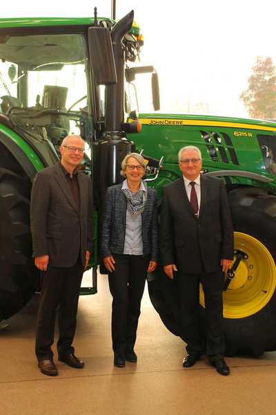 Ingolf Prüfer, Dr. Ulrike Freundlieb und Ulrich Manz bringen junge Geflüchtete in Ausbildung