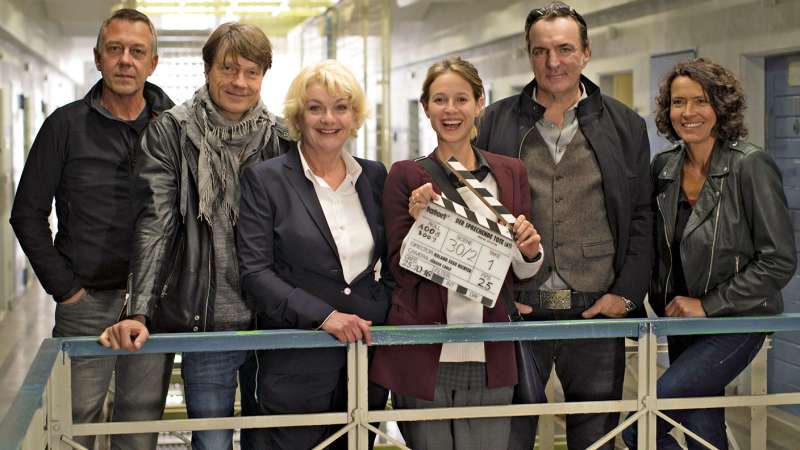 Jürgen Carle, Roland Suso Richter, Saskia Vester, Lisa Bitter, Andreas Hoppe und Ulrike Folkerts (Foto: SWR/Nils Reinhard)