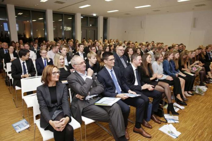 10 Jahre Luftverkehrsmanagement an der Frankfurt UAS: Rund 200 Gäste im HOLM (Foto: Fraport AG/Stefan Rebscher)