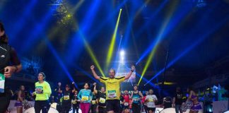 Einlauf in die Festhalle (Foto: Mainova Frankfurt Marathon)