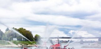 Das alte Feuerlöschboot bei seiner Ankunft in Speyer (Foto: Auto & Technik Museum Sinsheim e.V.)