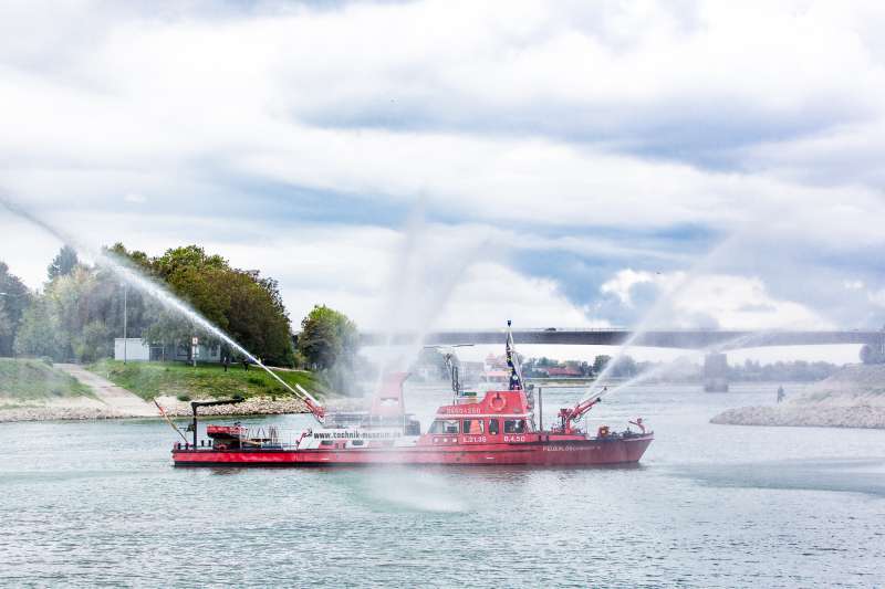 Das alte Feuerlöschboot bei seiner Ankunft in Speyer (Foto: Auto & Technik Museum Sinsheim e.V.)