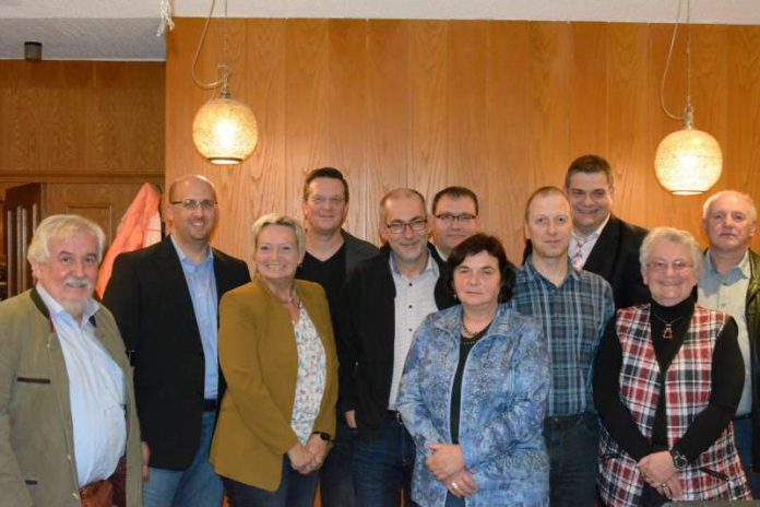 Neugewählte Vorstandschaft: (v.l.) Peter Seelmann, Gernot Kuhn, Sybille Höchel, Alexander Held, Carsten Schindler, Volker Kaul, Heidi Stegmeier Franz, Andreas Ohler, Ralf Kretner, Ortrud Rey und Wolfgang Kratz