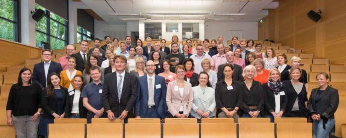 Rund 60 Mitarbeiter von 25 der insgesamt 33 deutschen Universitätsklinika waren der Einladung der Leiterin des Servicecenter Personal und Recht, Stephanie Oehl, zum Justitiartreffen gefolgt. (Foto: Thomas Böhm / Universitätsmedizin Mainz)