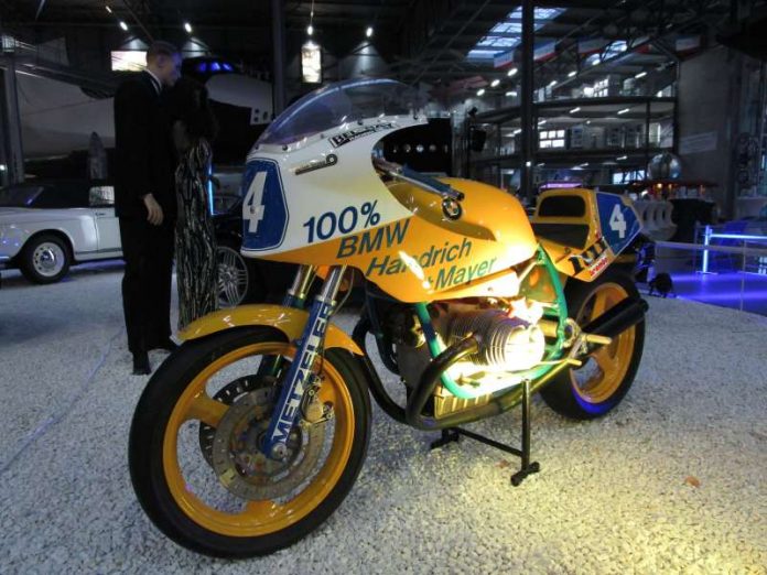 Die neue Sonderausstellung „100 Jahre BMW“ ist im Technik Museum in Speyer zu bestaunen Mit dieser BMW gingen die Motorradrennfahrer beim Flugplatzrennen in Speyer an den Start (Foto: Martin Sonnick)