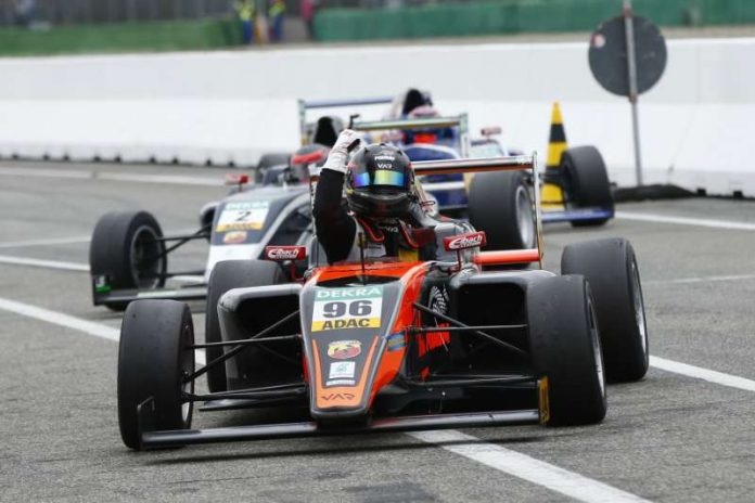 Mit seinem neunten Saisonsieg sicherte sich Joey Mawson die Meisterschaft in der ADAC Formel 4 Mit seinem neunten Saisonsieg sicherte sich Joey Mawson die Meisterschaft in der ADAC Formel 4 (Foto: ADAC Motorsport)