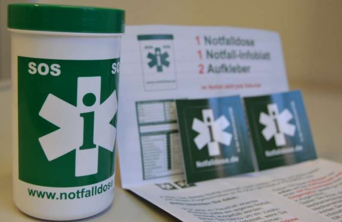 Die Notfalldose enthält ein Datenblatt, auf dem für einen Notfall relevante medizinische Daten eingetragen werden können. Die Dose wird gut sichtbar in die Tür des Kühlschranks gestellt. (Foto: Stadt Landau in der Pfalz) Die Notfalldose enthält ein Datenblatt, auf dem für einen Notfall relevante medizinische Daten eingetragen werden können. Die Dose wird gut sichtbar in die Tür des Kühlschranks gestellt. (Foto: Stadt Landau in der Pfalz)