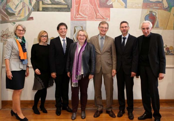 Eröffnung des Zentrums für Lehrerbildung und Bildungsinnovation (ZLBI): Bildungsbürgermeisterin Dr. Ulrike Freundlieb, Julia Derkau (ZLBI, Bildungsinnovation), Georg Matthias Schneider (Geschäftsführer ZLBI), Wissenschaftsministerin Theresia Bauer, Universitätsrektor Prof. Dr. Ernst-Ludwig von Thadden, Prof. Dr. Jürgen Seifried (Lehrstuhl für Wirtschaftspädagogik, Berufliches Lehren und Lernen), Prof. Dr. Christoph Weiß (Studiendekan Philosophische Fakultät, Vorstandsbeauftragter Lehramt an Gymnasien)