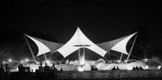 Nachtansicht des Tanzbrunnens für die Bundesgartenschau 1957 in Köln (Foto: saai | Südwestdeutsches Archiv für Architektur und Ingenieurbau, Karlsruher Institut für Technologie, Werkarchiv Frei Otto)