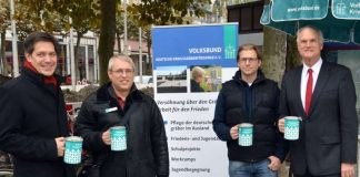 Bürgermeister Jürgen Odszuck, Bezirksgeschäftsführer Volker Schütze, Sven Streib (Reservistenkameradschaft Heidelberg) und Bundestagsabgeordneter Lothar Binding. (Foto: privat)