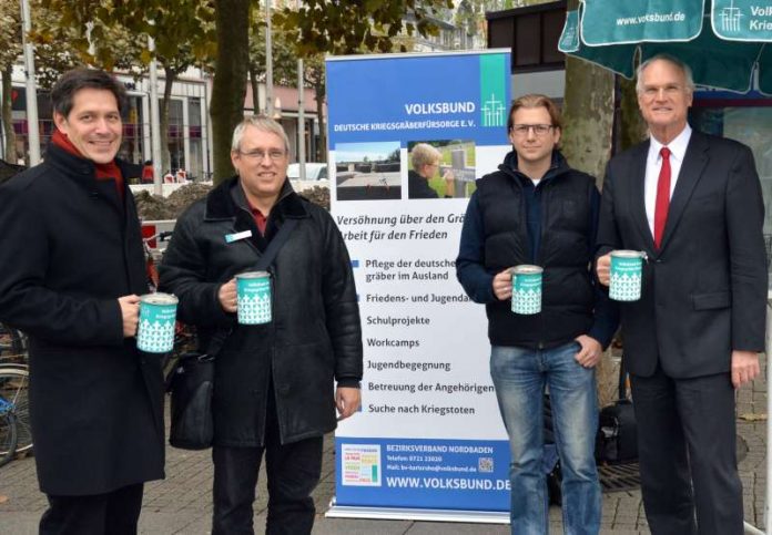 Bürgermeister Jürgen Odszuck, Bezirksgeschäftsführer Volker Schütze, Sven Streib (Reservistenkameradschaft Heidelberg) und Bundestagsabgeordneter Lothar Binding. (Foto: privat)