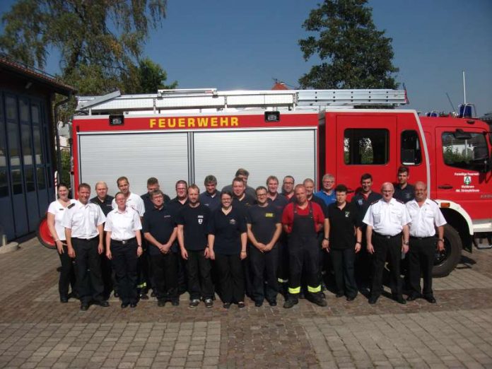 20 Feuerwehrangehörige aus dem Neckar-Odenwald- und Rhein-Neckar-Kreis besuchten den Lehrgang „Ausbilden für Führungskräfte“, der von der Landesfeuerwehrschule Baden-Württemberg durchgeführt wurde. 20 Feuerwehrangehörige aus dem Neckar-Odenwald- und Rhein-Neckar-Kreis besuchten den Lehrgang „Ausbilden für Führungskräfte“, der von der Landesfeuerwehrschule Baden-Württemberg durchgeführt wurde. (Foto: Landratsamt NOK)