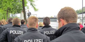 Polizeibeamte (Foto: Eoghan OLionnain / Flickr - CC BY-SA 2.0)