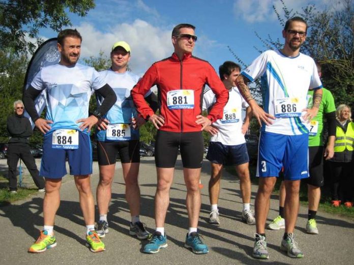 Aufstellung für die letzte Startgruppe des 2. Rheinstetten Biathlon (Foto: FV Sportfreunde Forchheim Triathlon)