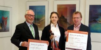 VHS-Leiter Klaus-Dieter Stöppel, Violinistin Jeanette Pitkevica und Bürgermeister Matthias Baaß (Foto: Stadtverwaltung Viernheim)