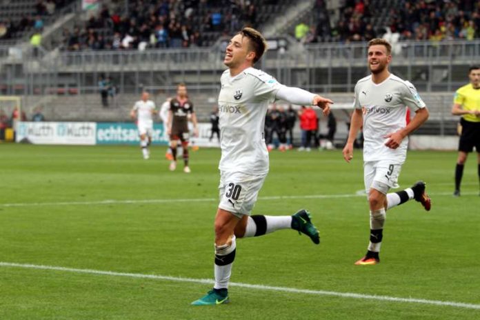 Erzielten die Tore für den SV Sandhausen im ersten Durchgang beim 3:0-Sieg über den FC St. Pauli: Thomas Pledl (li.) und Lucas Höler. (Foto: SV Sandhausen)