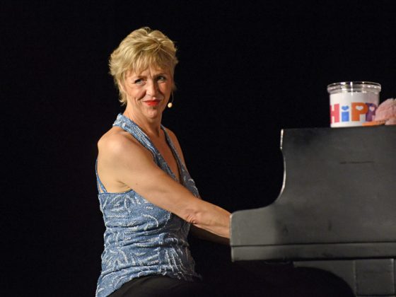 Stefanie Titus am Klavier (Foto: Helmut Dell)